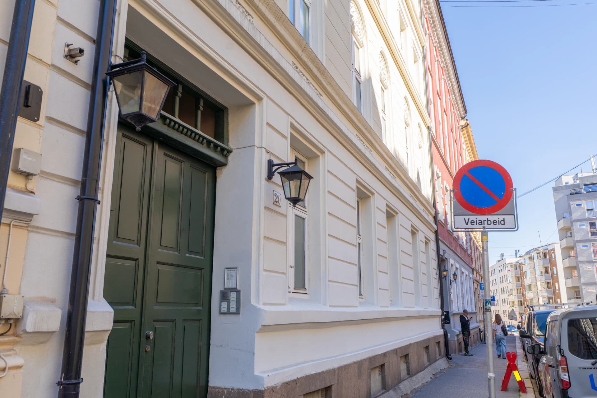 Inngang og fasadedetaljer i Bjerregaards gate 20