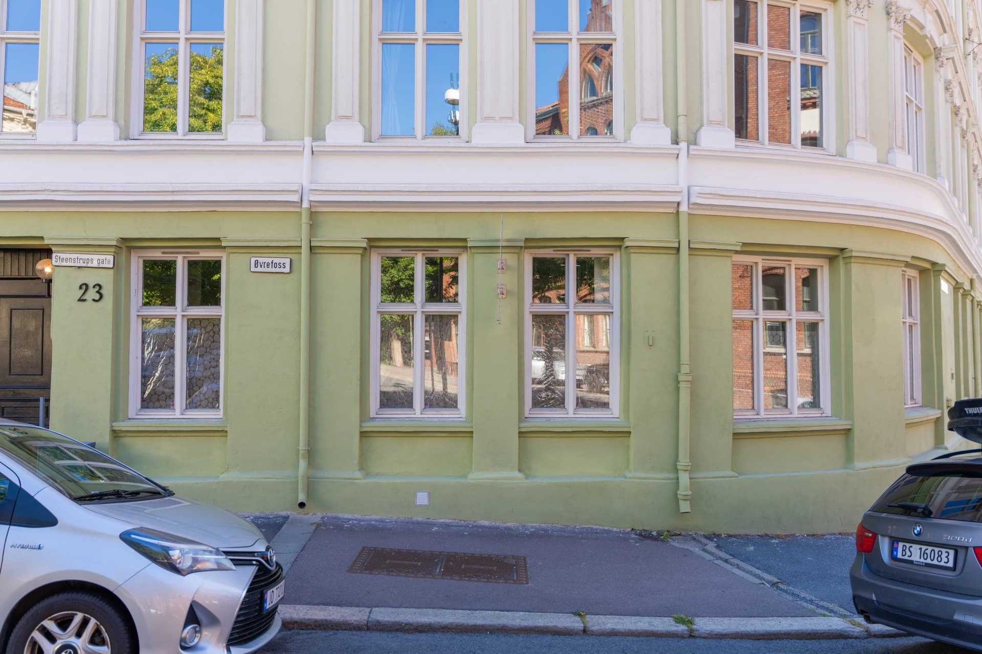 Grønt sokkelparti i Steenstrups gate 23